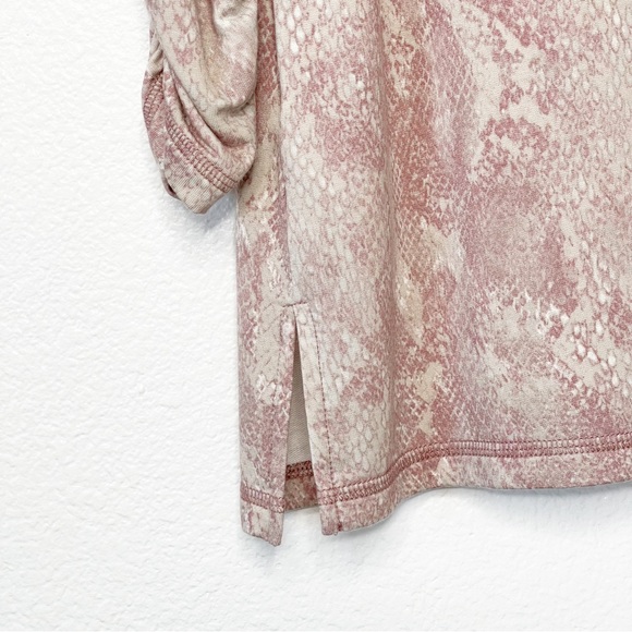 Susan Graver Pink Snake Print Blouse Size Small LIKE NEW - Picture 5 of 15